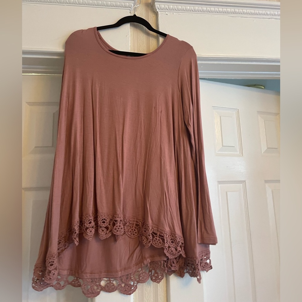 High-low blouse lace detail